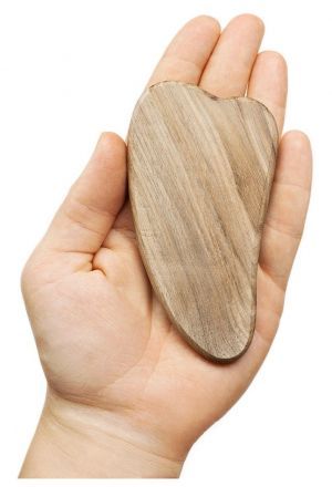 Массажер- скребок Гуаша для лица и тела из дерева грецкого ореха. Травы Горного Крыма